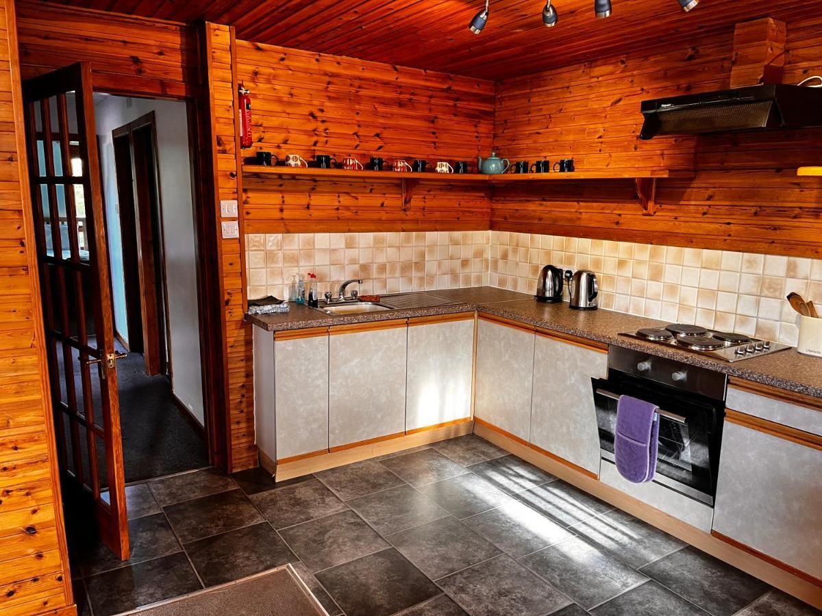 Snowgoose Apartments & Bunkhouse Fort William Exterior photo